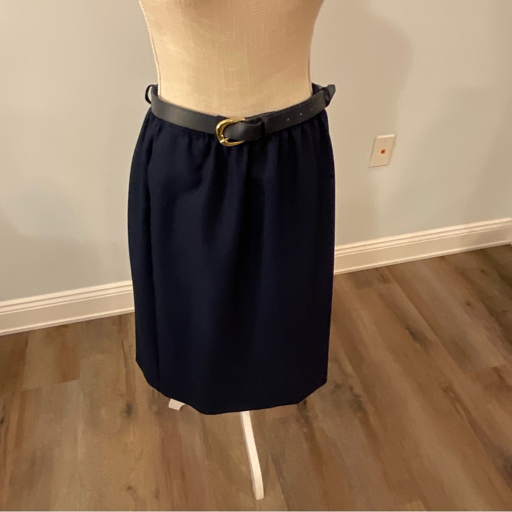 Alfred dunner navy skirt with a belt and pockets size 16